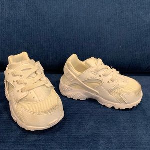 Kids 5C Nike Huarache sneakers